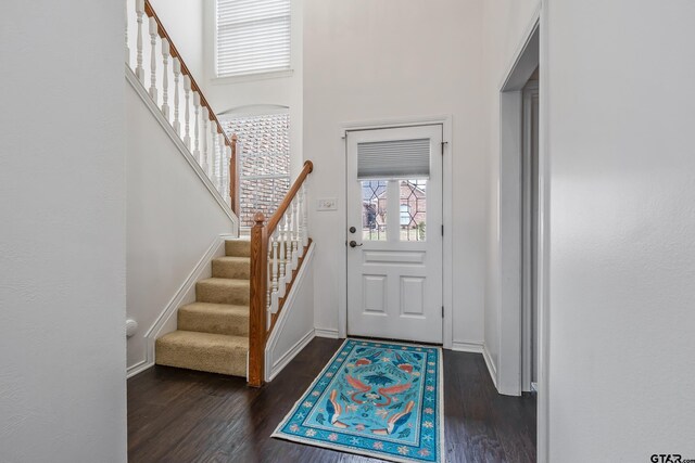 7117 Holly Square Ct, Tyler, TX 75703 - foyer entrance featuring dark wood finished floors, stairway, baseboards, and a towering ceiling