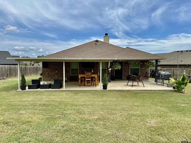 view of front of home with a front yard and a garage