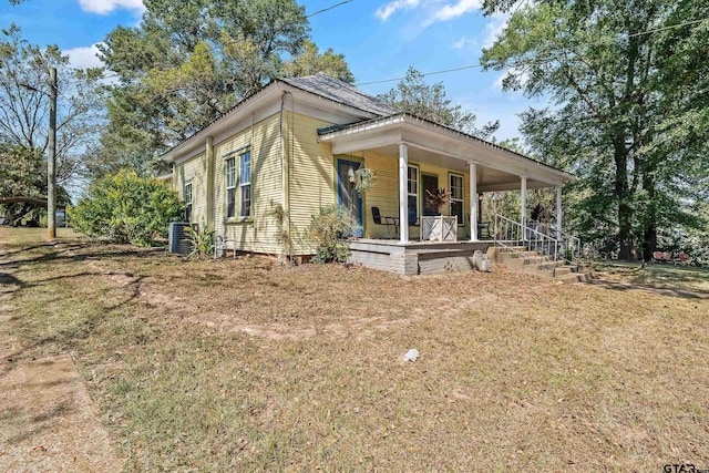 view of front of home with a front lawn and covered porch