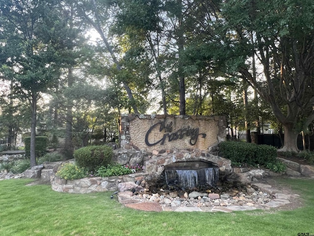 7532 Northlake Dr, Tyler, TX 75703 - community sign featuring a yard