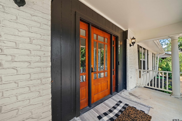 doorway to property with covered porch