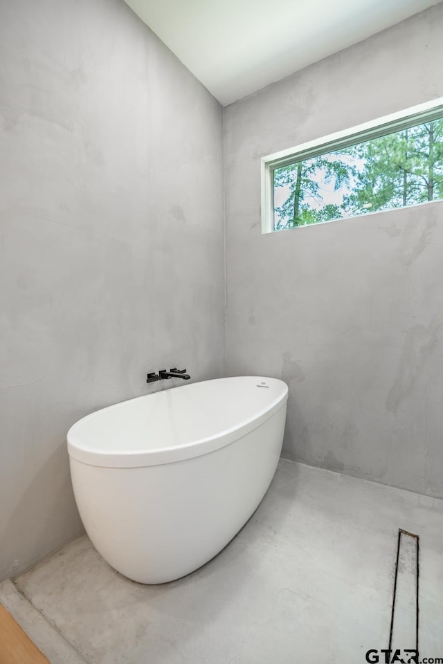 15683 Crk 472, Tyler, TX 75706 - full bathroom featuring a freestanding bath