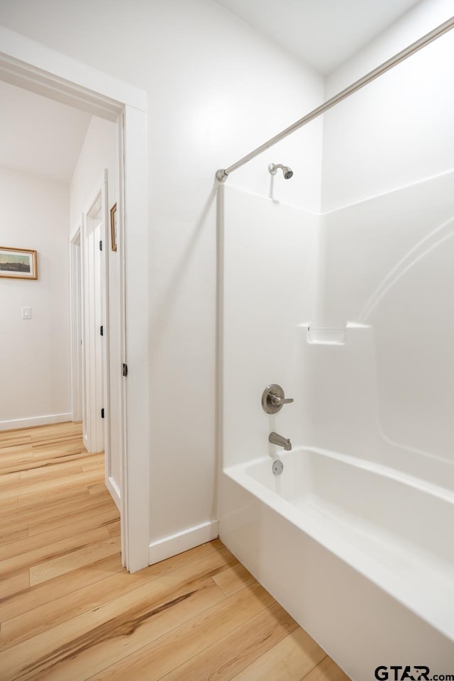15683 Crk 472, Tyler, TX 75706 - full bath featuring shower / tub combination and wood finished floors