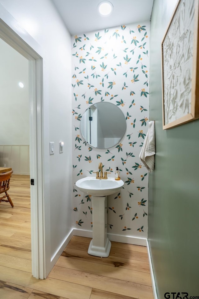 15683 Crk 472, Tyler, TX 75706 - bathroom with wood finished floors and wallpapered walls