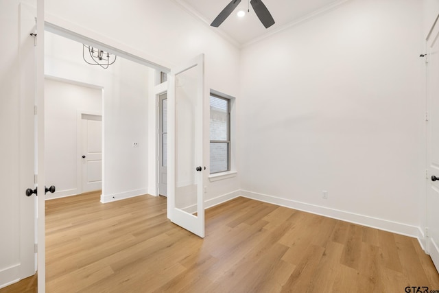 unfurnished room with ceiling fan, crown molding, and light hardwood / wood-style flooring