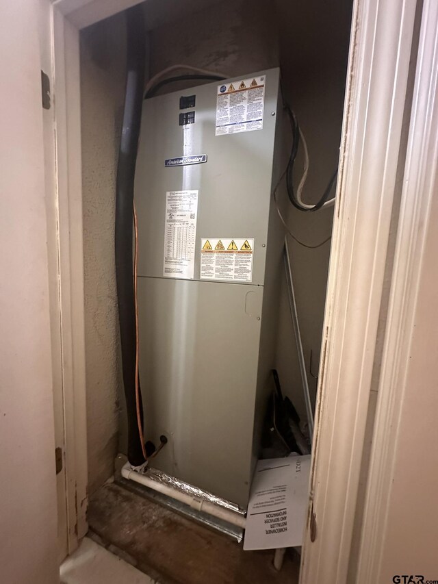 2203 S Williams Ave, Mount Pleasant, TX 75455 - utilities with heating unit
