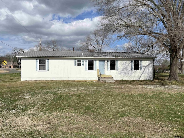 view of front of house with a front yard