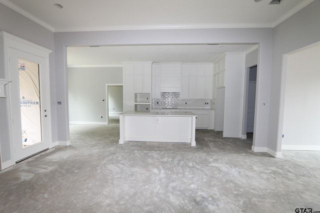 11941 Gillian Ct, Tyler, TX 75703 - unfurnished living room with concrete floors, baseboards, and ornamental molding