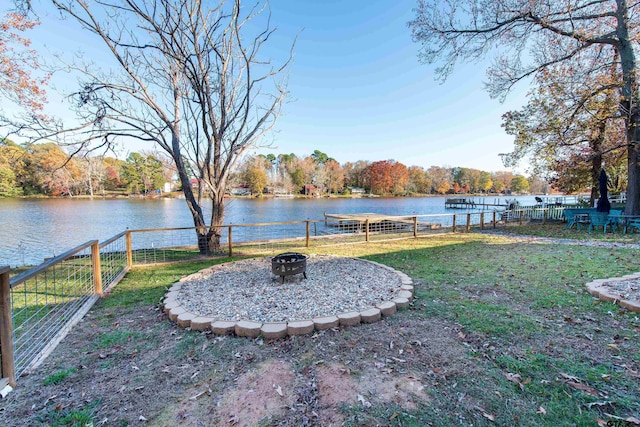 view of yard featuring a water view