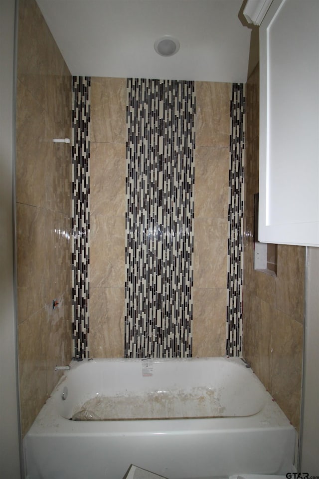 1209 S Butler Ave, Tyler, TX 75701 - full bath featuring shower / bath combination