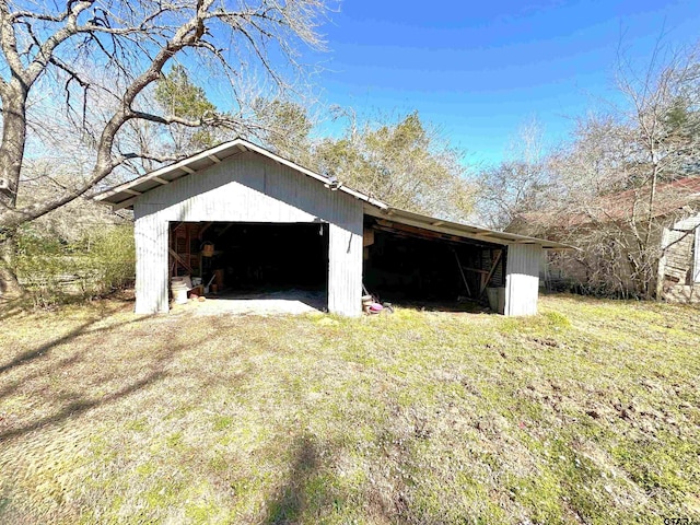 garage featuring a garage