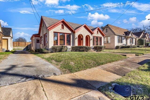 view of front of home featuring a residential view, fence, and a front yard