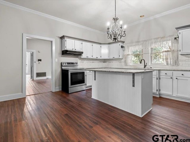 kitchen featuring crown molding, white cabinetry, electric stove, dark hardwood / wood-style flooring, and a center island