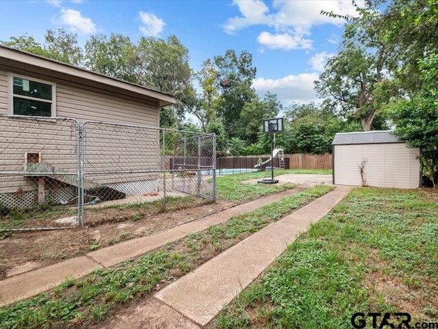 view of yard with a shed