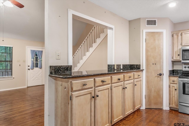 141 Green Mesa Ln, Holly Lake Ranch, TX 75765 - kitchen with stainless steel appliances, dark wood-style floors, ceiling fan, and dark stone counters
