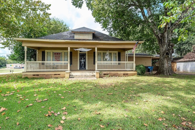 view of front of home featuring a porch and a front yard