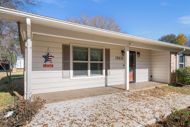 view of exterior entry featuring a porch