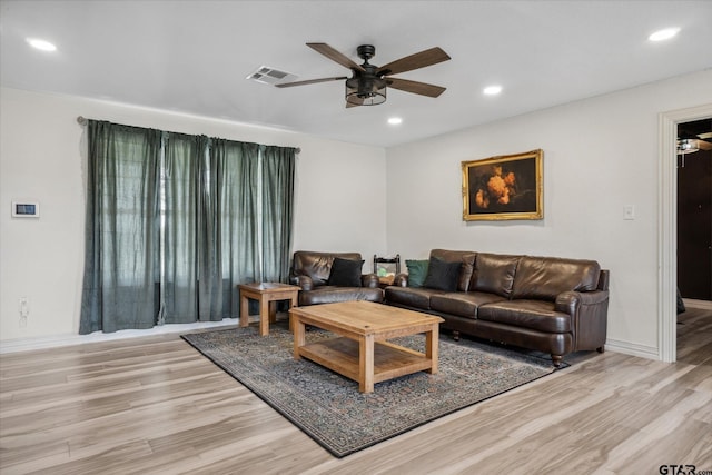 living room featuring light wood-type flooring, baseboards, visible vents, ceiling fan, and recessed lighting