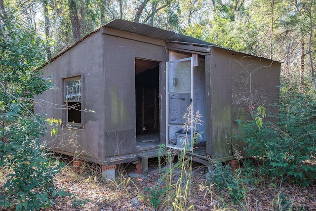 view of outdoor structure