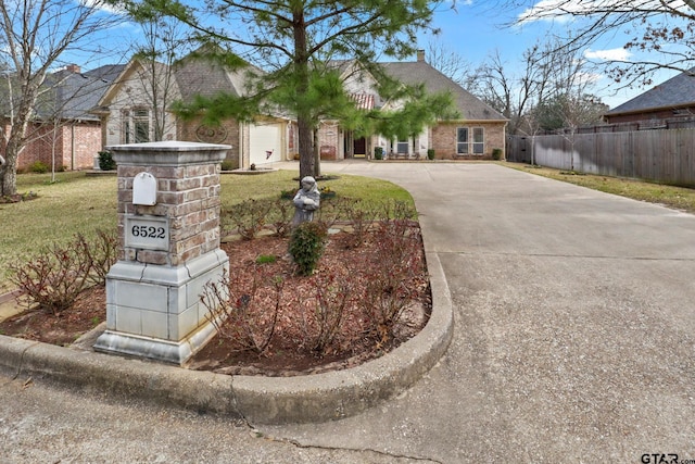 view of front facade featuring a garage and a front yard