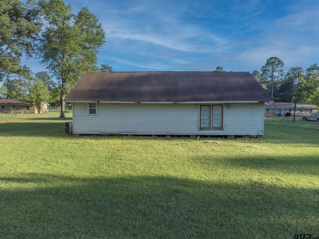 3803 Peavine Rd, Kilgore, TX 75662 - rear view of house featuring a yard and roof with shingles