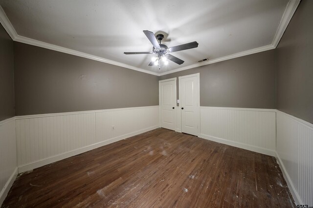 17550 Kristopher Cir, Whitehouse, TX 75791 - unfurnished room with wainscoting, wood finished floors, ceiling fan, and ornamental molding