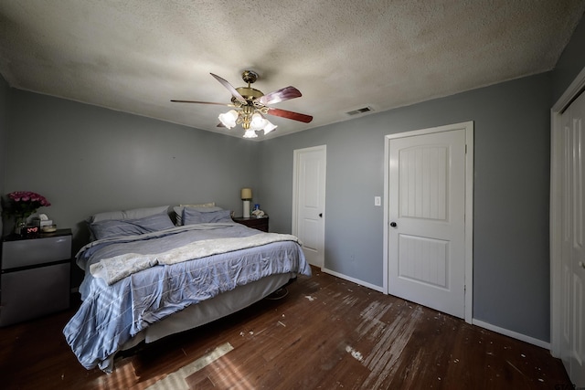 17550 Kristopher Cir, Whitehouse, TX 75791 - bedroom featuring wood finished floors, a textured ceiling, and ceiling fan