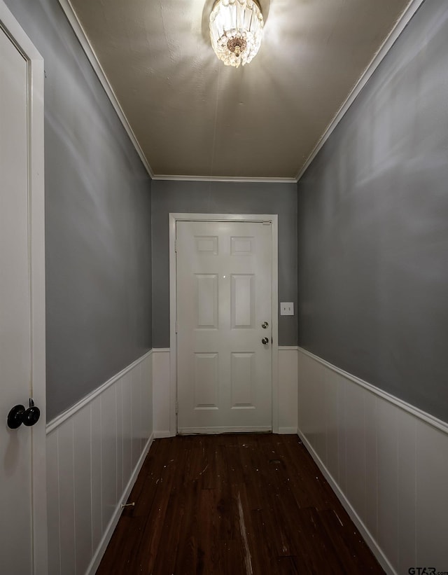 17550 Kristopher Cir, Whitehouse, TX 75791 - entryway with wood finished floors, wainscoting, and crown molding