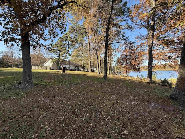 view of yard featuring a water view