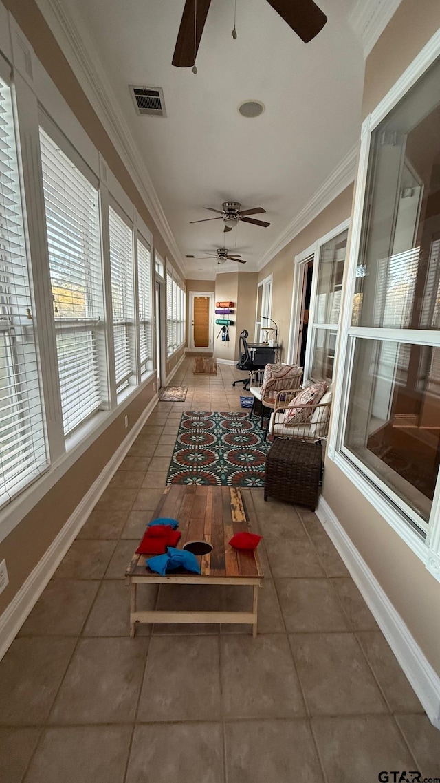 sunroom with ceiling fan