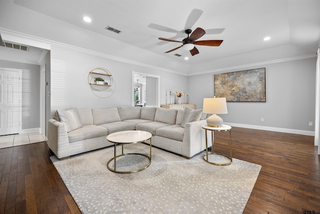 4918 Pine Knl, Tyler, TX 75703 - living room featuring a ceiling fan, baseboards, hardwood / wood-style floors, recessed lighting, and crown molding