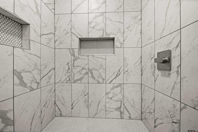 bathroom featuring tiled shower