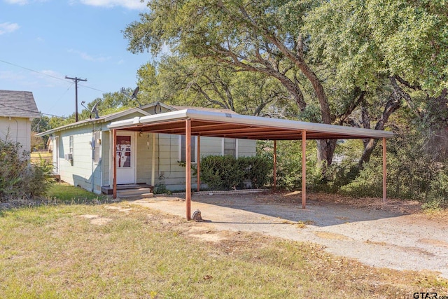 view of front facade featuring a front yard and a carport