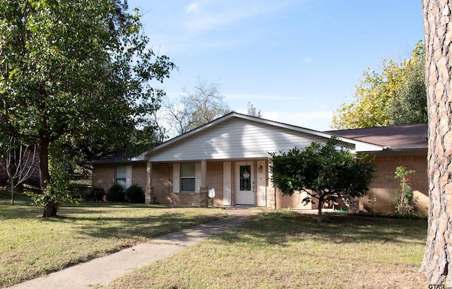 ranch-style home featuring a front yard