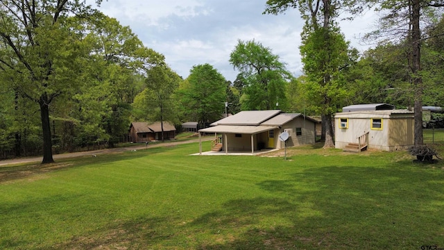view of yard featuring an outdoor structure and entry steps