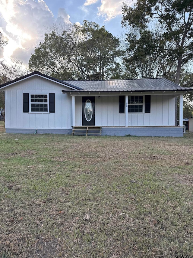 ranch-style house with a front yard