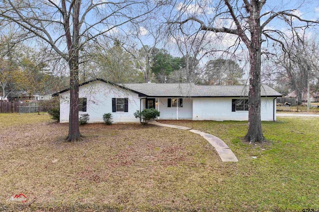 single story home featuring a front lawn