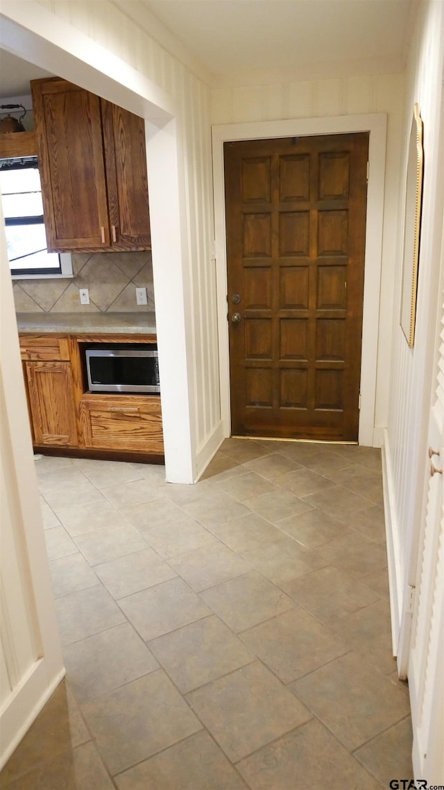 kitchen with backsplash