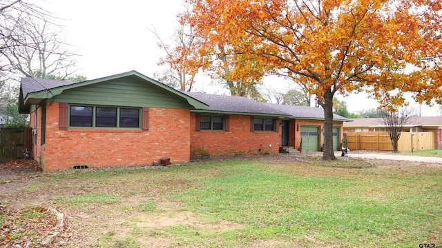 view of front of home featuring a front yard and a garage