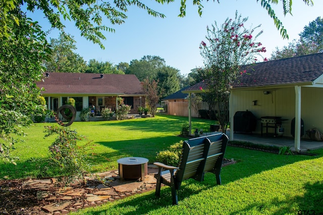 view of yard featuring a patio