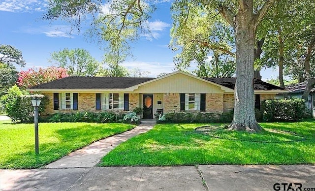315 Ridgecrest Dr, Tyler, TX 75701 - single story home featuring a front yard and brick siding