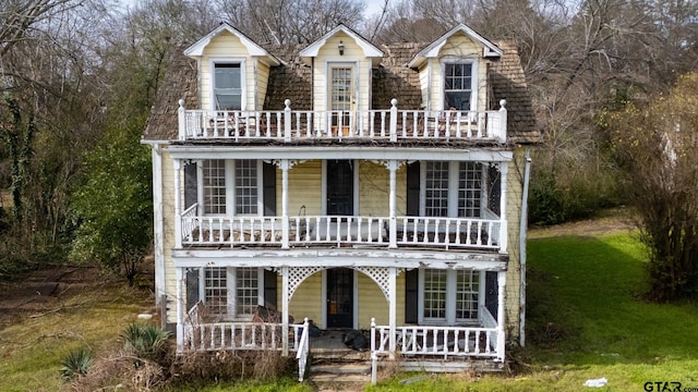 view of front of property with a balcony