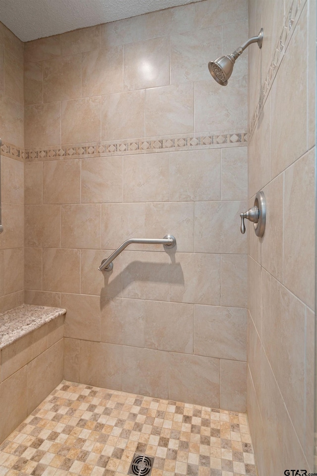 bathroom featuring a tile shower