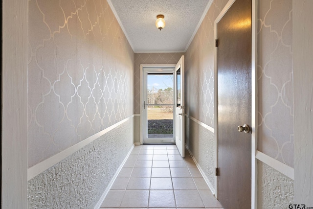 entryway featuring light tile patterned floors and crown molding