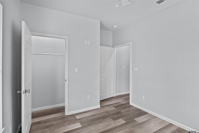 unfurnished bedroom with light hardwood / wood-style floors, a closet, and ceiling fan