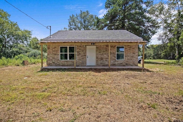 view of front of house with a patio area and a front lawn