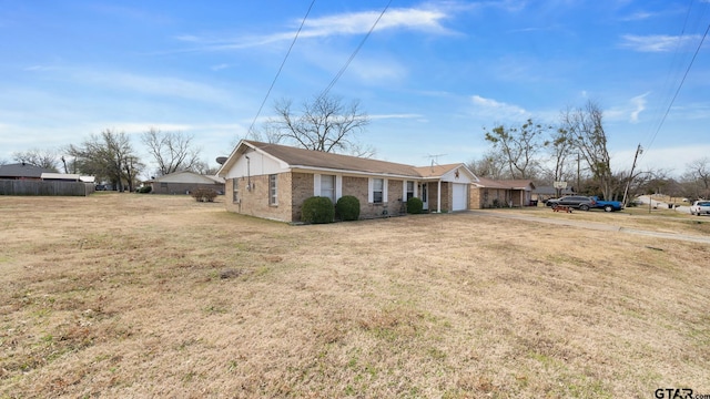 single story home with a front lawn