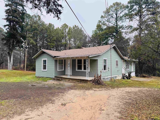 view of front of property featuring covered porch