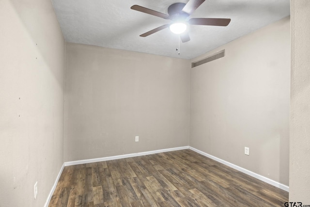 unfurnished room featuring dark wood-type flooring, a textured ceiling, and ceiling fan