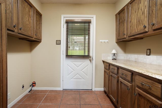 17617 Carol Cir, Flint, TX 75762 - laundry room featuring dark tile patterned floors and baseboards